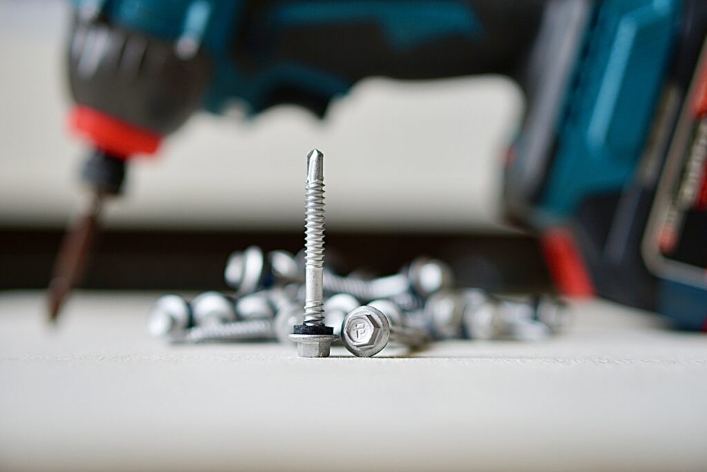 Crest fastening - Image 2